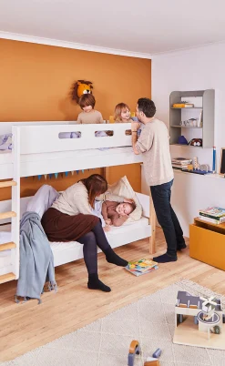 KØJESENG MED LIGE STIGE